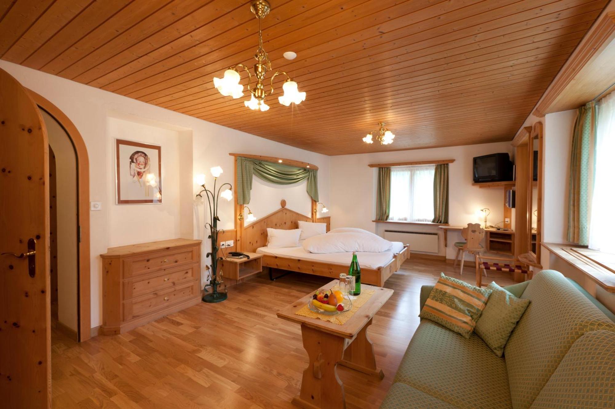 Hotel Astras Scuol Ngoại thất bức ảnh