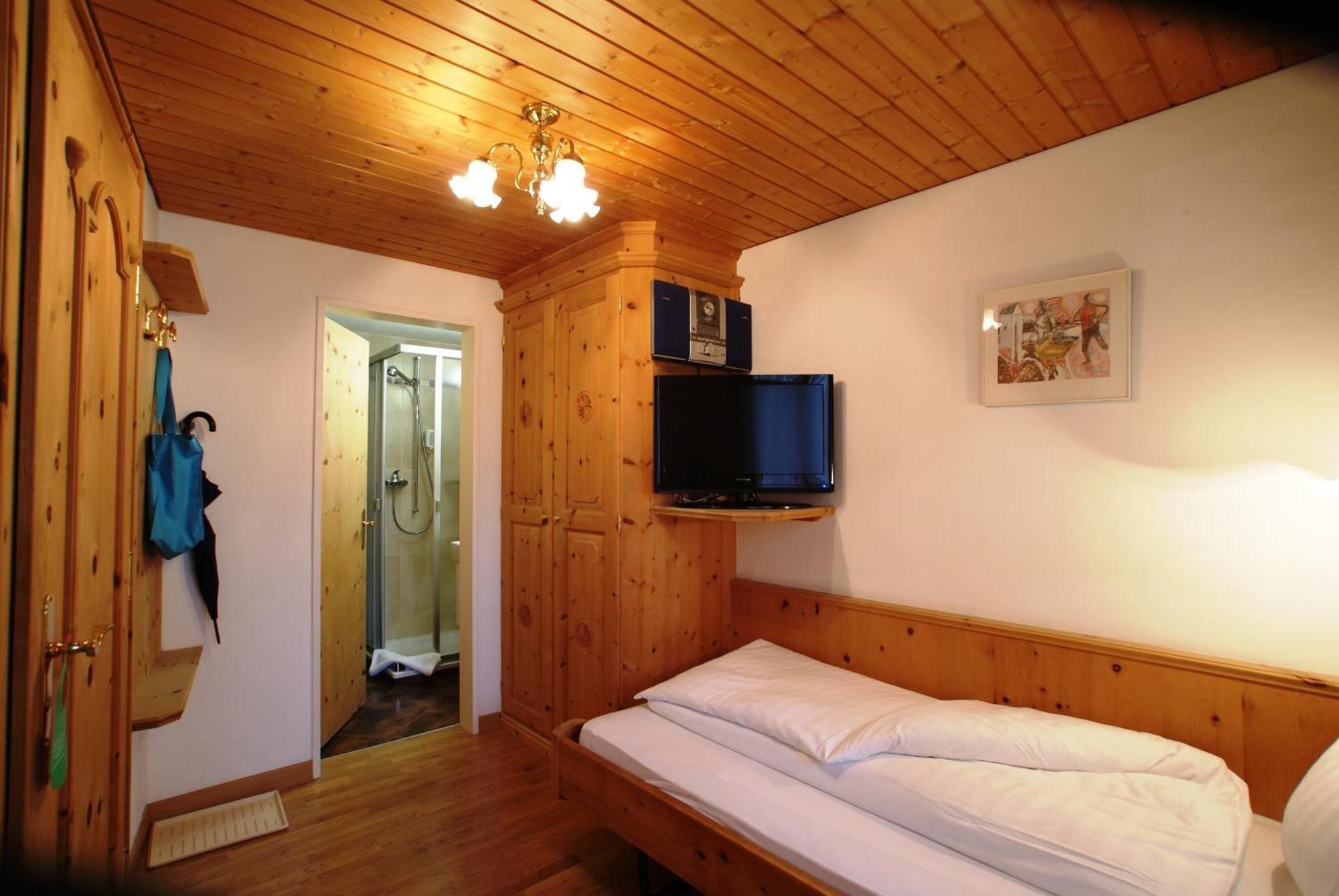 Hotel Astras Scuol Ngoại thất bức ảnh