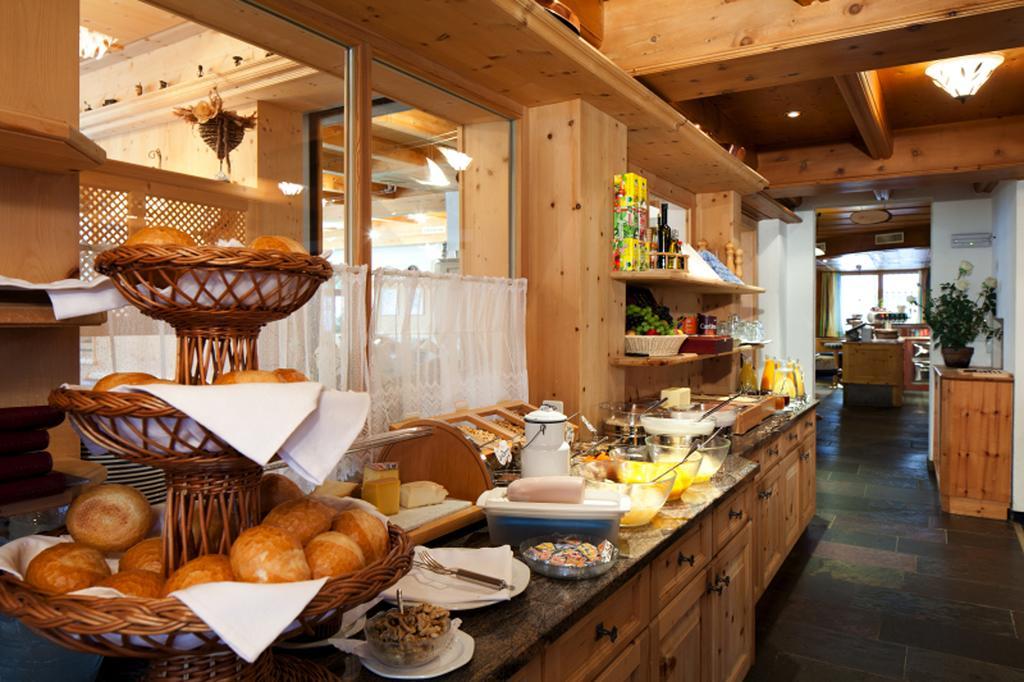Hotel Astras Scuol Ngoại thất bức ảnh